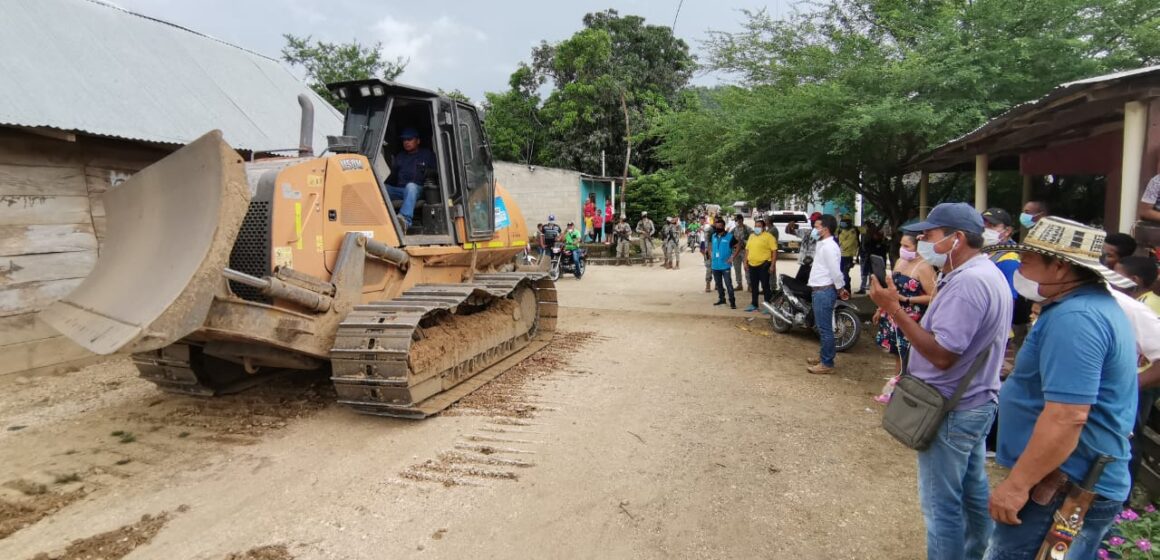 Se iniciaron obras de adecuación en 14 kilómetros de vía rural en Carmen de Bolívar