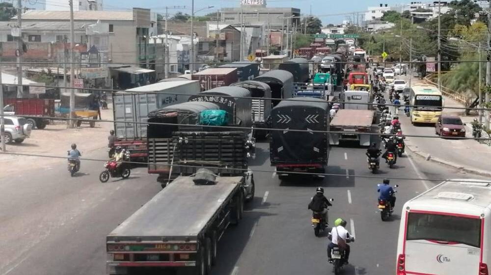 Ciudad tomada por la protesta de los camioneros, urgen mesa de diálogo