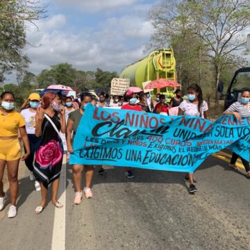 Alcalde de Clemencia acompaña marcha para que el ICBF devuelva 500 cupos para los niños