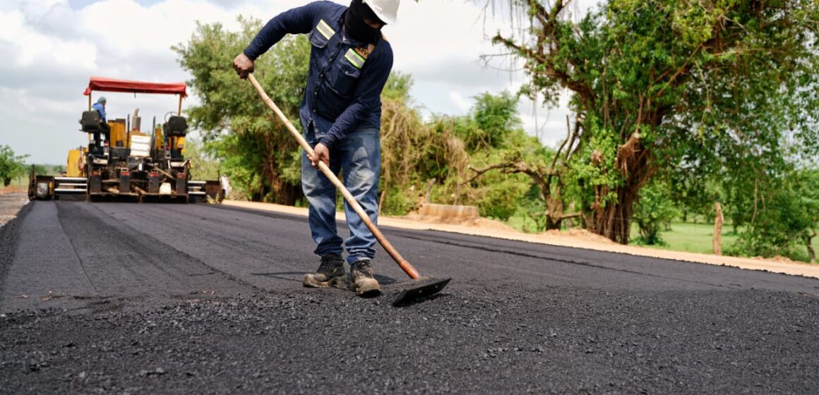 Construcción de la vía Barranco de Yuca- Camilo Torres avanza en un 78%
