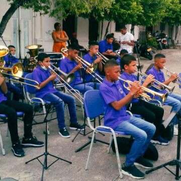 Escuelas de música de Simití y Tiquisio, Bolívar reciben dotación de instrumentos