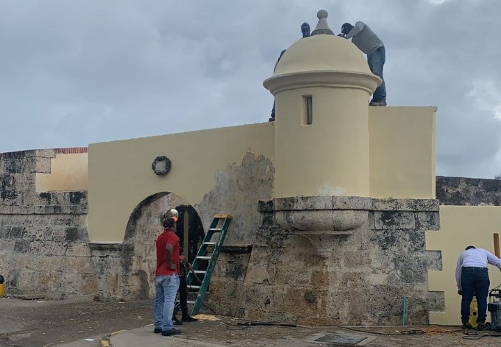 Alcanzaron a repellar parte de las murallas, suspendida obra en Fuerte de San Sebastián del Pastelillo