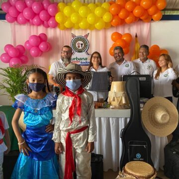 Estudiantes de música de Turbana, “armados” con instrumentos “nuevecitos” Estudiantes de música de Turbana, “armados” con instrumentos “nuevecitos”