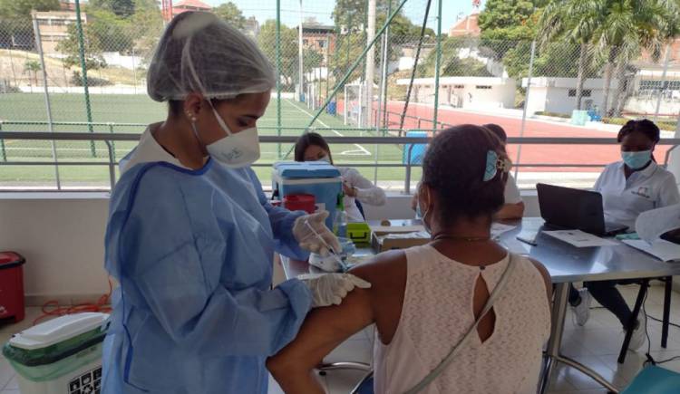 Vacunación avanza en Cartagena, ya está en 41% de la meta de 737.182 inmunizados con esquema completo