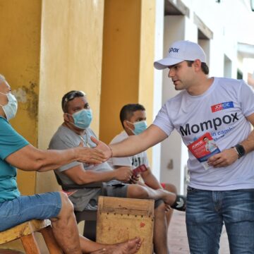 Cara a cara, puerta a puerta, así realiza Benedetti su gira de la victoria, en Mompox pide más promoción turística