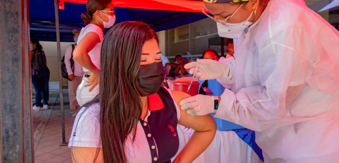 No hay vacuna moderna, ni astrazeneca para refuerzo, pero hay Sinovac para los niños, Dadis