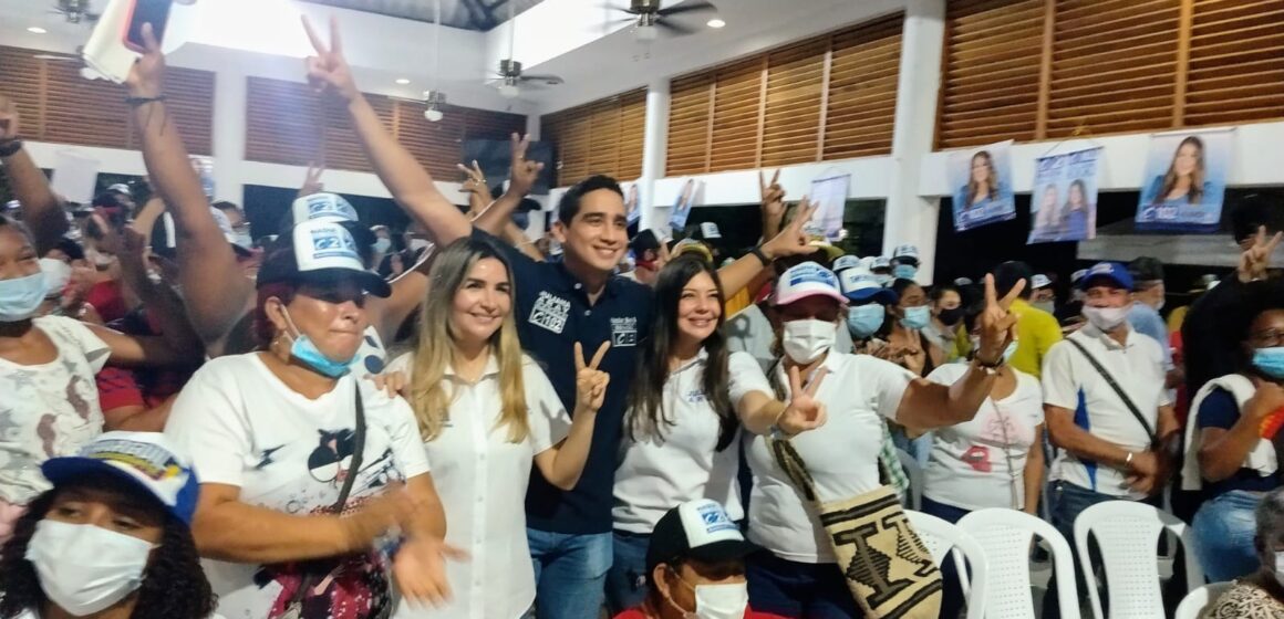 Carlos Antonio Guerra sacó su casta, llenó el Napoleón Perea para las candidatas Nadia y Juliana