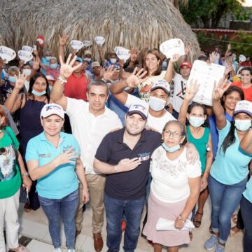 «Kike» Cabrales, candidato al Senado del CD, propone bachilleres con doble titulación con el Sena «Kike» Cabrales, candidato al Senado del CD, propone bachilleres con doble titulación con el Sena