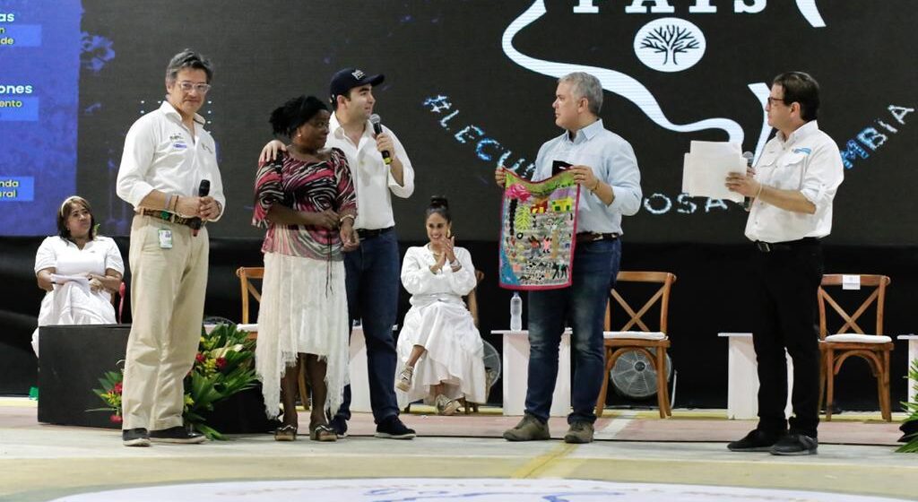 Entregan 127 títulos de propiedad a familias de Maríalabaja, ahora son dueños de sus predios