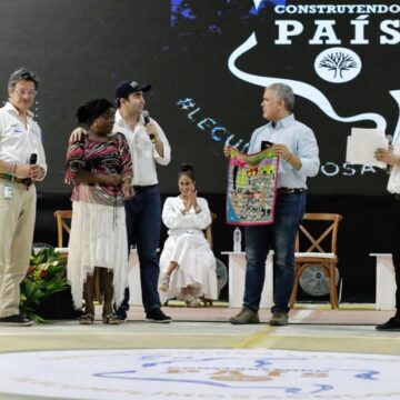Entregan 127 títulos de propiedad a familias de Maríalabaja, ahora son dueños de sus predios Entregan 127 títulos de propiedad a familias de Maríalabaja, ahora son dueños de sus predios