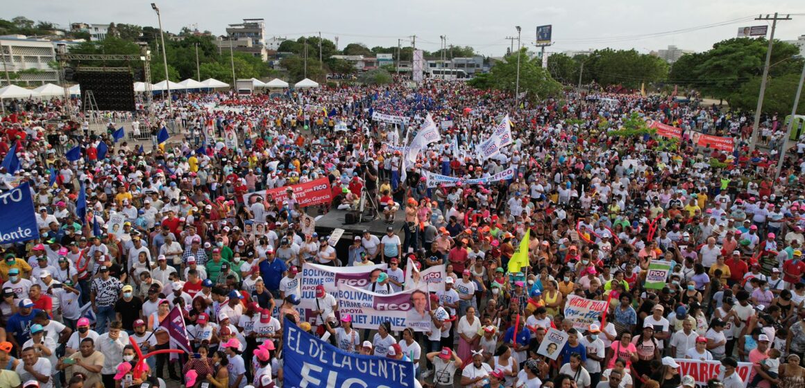 Fico Gutiérrez lideró masiva manifestación en el Coliseo de Combate de Cartagena Fico Gutiérrez lideró masiva manifestación en el Coliseo de Combate de Cartagena