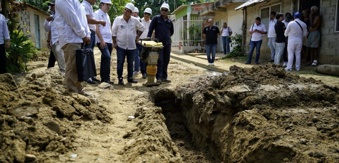 Gobernador Blel verifica avance de cinco frente de obras que se ejecutan en La Línea 