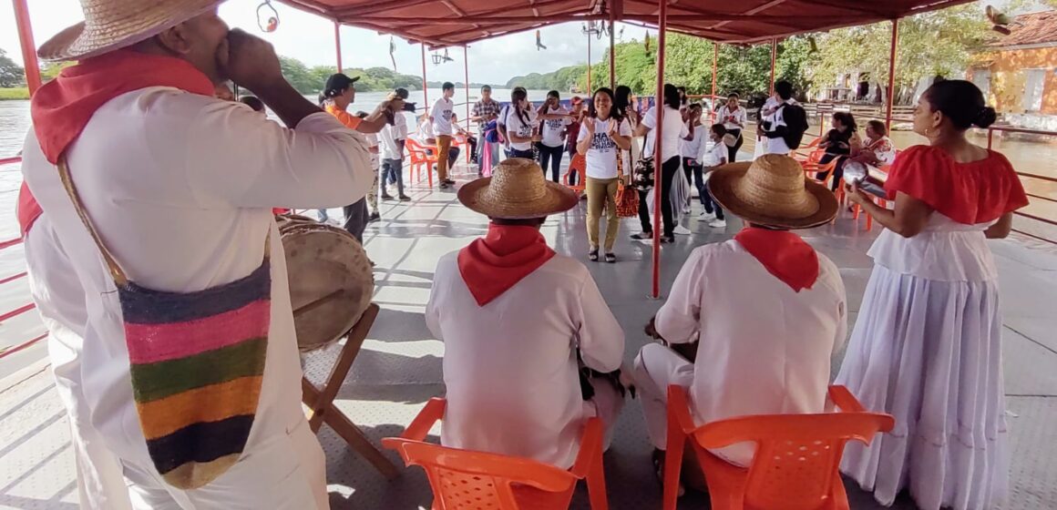 La cumbia se pasea por el rio llevando el mensaje de la verdad y no repetición