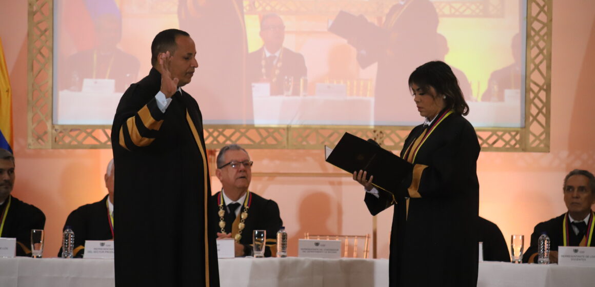 Tomó posesión como nuevo rector de Unicartagena el historiador Willian Malkun