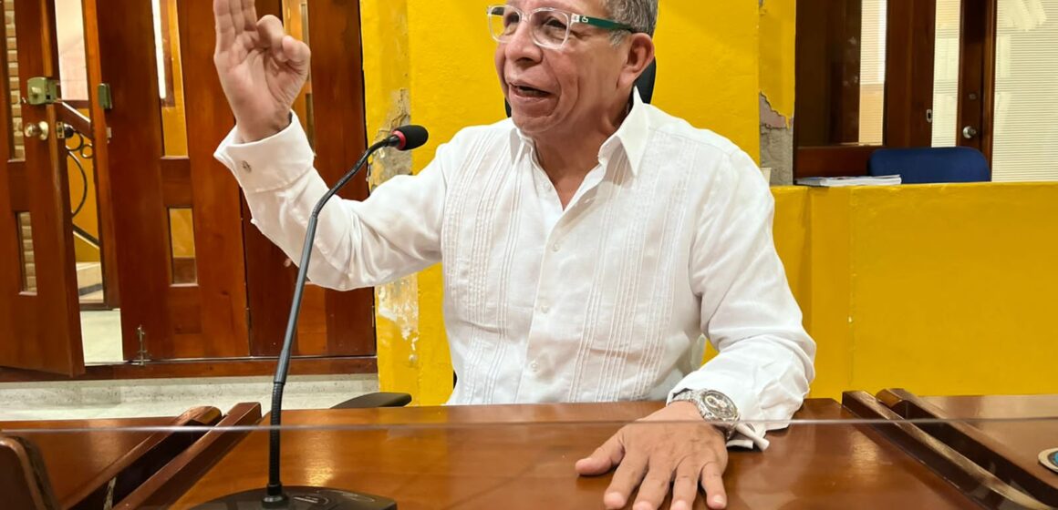“Carteles de invasores están sitiando a la ciudad, asegura concejal Pión “Carteles de invasores están sitiando a la ciudad, asegura concejal Pión
