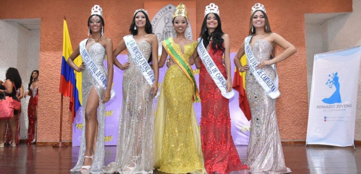 Espectacular cierre del Reinado Juvenil de Cartagena, Alcibia, reina y Gaviotas, virreina
