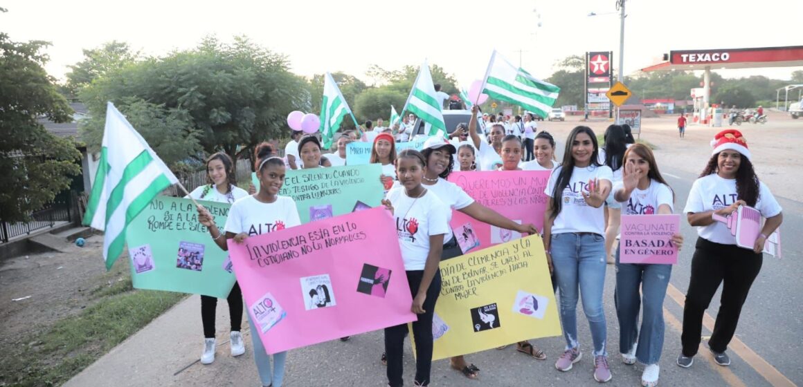Clemencia en pleno marchó, NO a violencia contra la mujer  