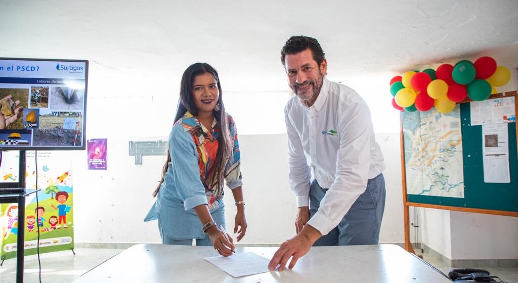 Surtigas entrega piezas arqueológicas encontrados durante la construcción de la granja solar Canal del Dique Surtigas entrega piezas arqueológicas encontrados durante la construcción de la granja solar Canal del Dique