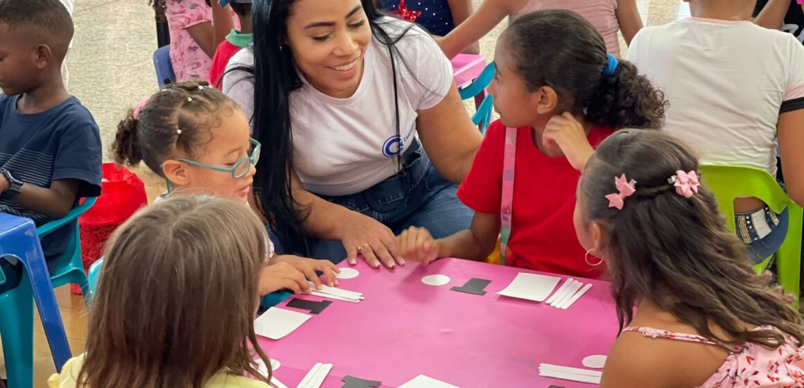 Niños de Cartagenita disfrutaron de la Navidad gracias a la alianza Cartagena en Línea-Iglesia Central