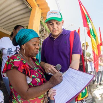 Fuerte y firme, así es la recolección de firmas del precandidato a la Alcaldía de Cartagena, Javier Doria
