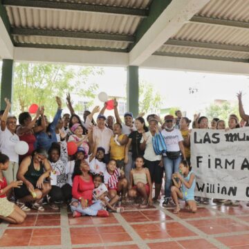 Mujeres creen en propuesta de William García Tirado y lo respaldan con su firma