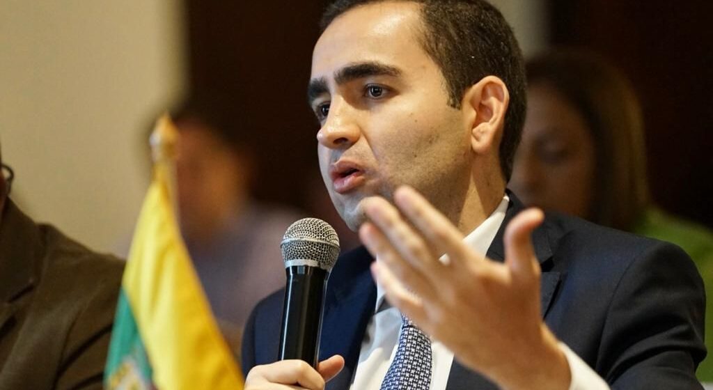 Gobernador Blel denuncia presiones de grupos violentos a pobladores y empresas en Bolívar