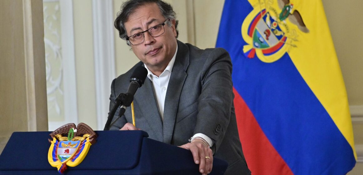 De un solo “plumazo” Petro saca de su gabinete a 7 ministros, entre ellos Corcho y Ocampo De un solo “plumazo” Petro saca de su gabinete a 7 ministros, entre ellos Corcho y Ocampo