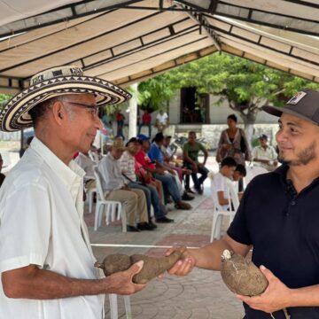 Clemencia, Bolívar,capital mundial de la yuca harinosa»; Etalides Ruíz