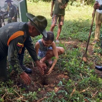 Grupo de Carabineros trabaja por un mejor ambiente sostenible en Bolívar