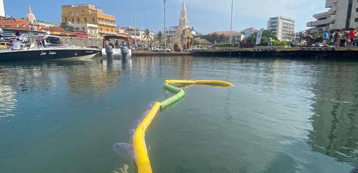 Fundación El Color Azul pone a prueba sistema piloto para limpiar la Bahía de Cartagena