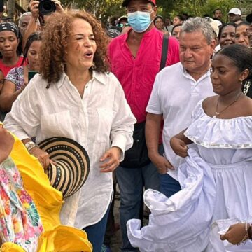 Pinedo “aceita” maquinaria para recoger más de 50.000 firmas en unos 40 días Pinedo “aceita” maquinaria para recoger más de 50.000 firmas en unos 40 días