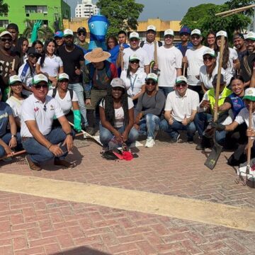 Actores sociales y empresarios recogieron más de una tonelada de basura en los manglares
