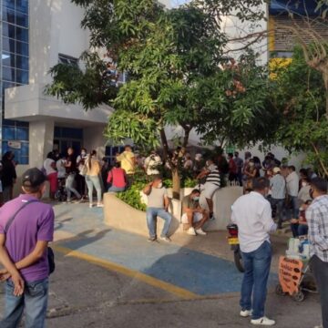 Maestro ya no aguantan más, se van a paro por pésimo servicio de salud Maestro ya no aguantan más, se van a paro por pésimo servicio de salud