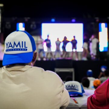 Los jóvenes le siguen el ritmo a Yamil Arana, quien se compromete con apoyar a los artistas locales Los jóvenes le siguen el ritmo a Yamil Arana, quien se compromete con apoyar a los artistas locales