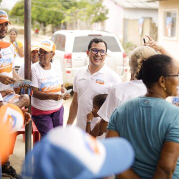 En asambleas comunales y puerta a puerta Zaith expone las propuestas para Bolívar competitivo
