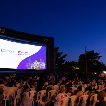 Tarde de cine en el barrio Olaya Herrera, exitoso inicio de los 55 años de Surtigas