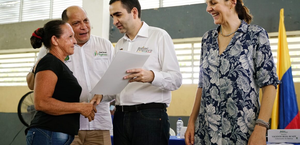 Alcalde de San Juan destaca entrega de títulos de propiedad a 1.000 familias