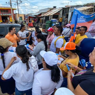 Patoneando las calles de Cartagena y Bolívar, así cerró campaña Zaith Adechine