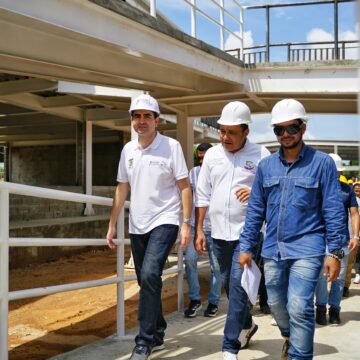 Gobernador Blel anda por Bolívar entregando y revisando obras