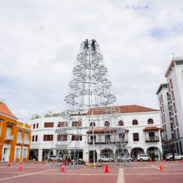Cartagena resplandece en Navidad: avanza instalación del Alumbrado Navideño 2023