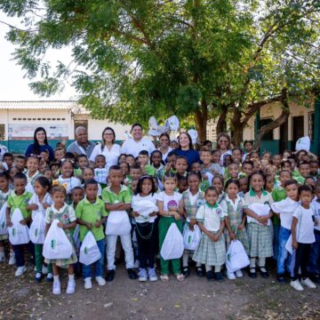 Concretos País y Gestora Social de Bolívar donan kits educativos en Arroyohondo Concretos País y Gestora Social de Bolívar donan kits educativos en Arroyohondo