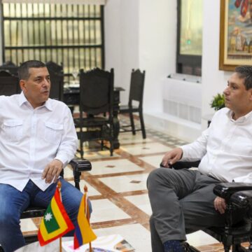 Petro no habla con Dumek, pero sus ministros llegan y anuncian grandes inversiones para el Distrito