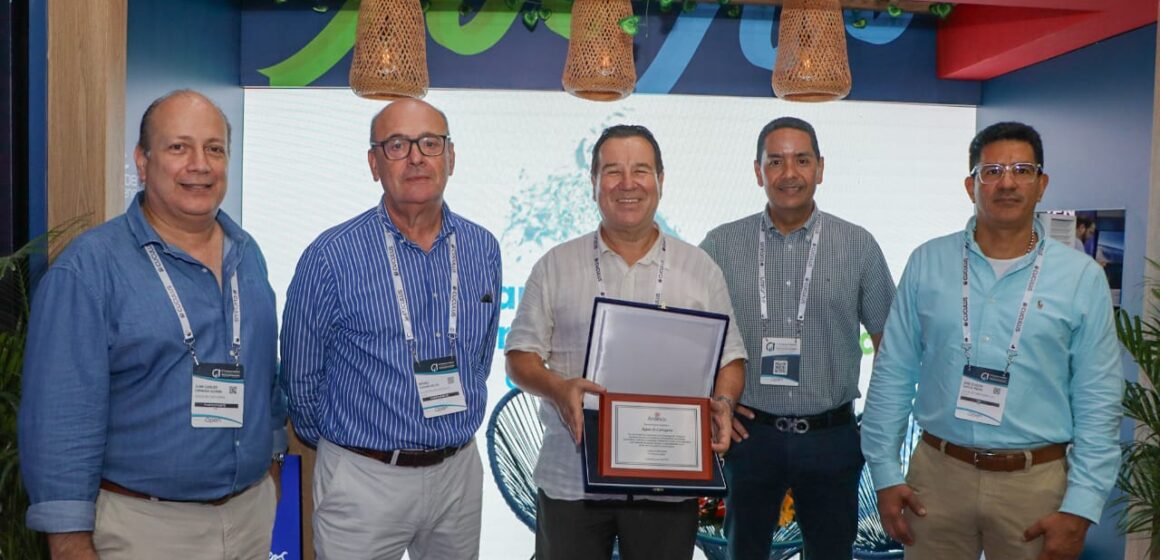 Gremio nacional de empresas de servicios públicos hace reconocimiento a Aguas de Cartagena por sus 30 años de compromiso con la ciudad Gremio nacional de empresas de servicios públicos hace reconocimiento a Aguas de Cartagena por sus 30 años de compromiso con la ciudad