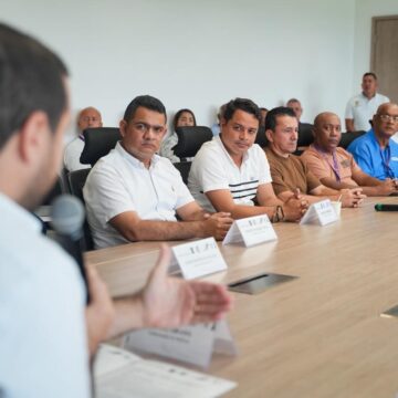 Gobernador lidera consenso para regularizar el servicio de taxi desde Cartagena a municipios vecinos Gobernador lidera consenso para regularizar el servicio de taxi desde Cartagena a municipios vecinos